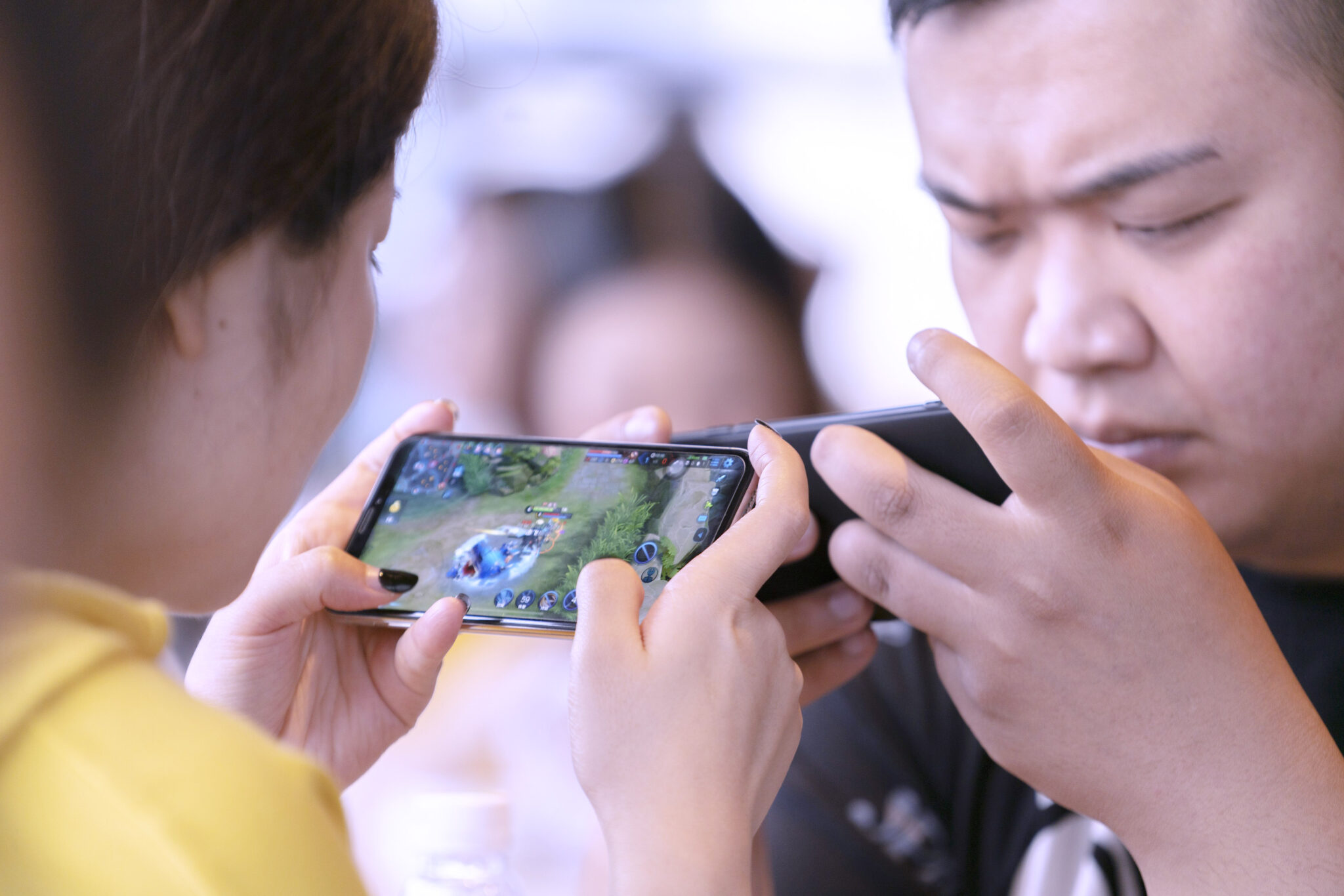 mobile-phone-online-games-are-rapidly-entering-the-developing-stage